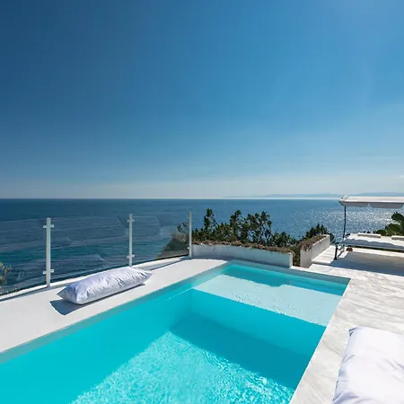 Villa Seafront With Private Pool *