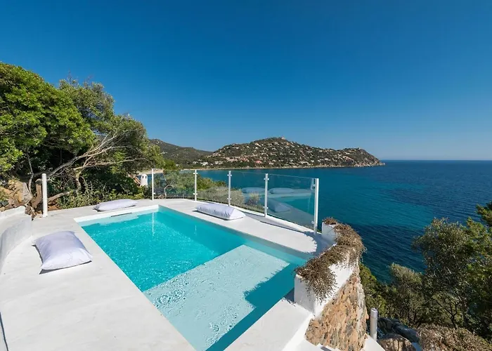 Villa Seafront With Private Pool
